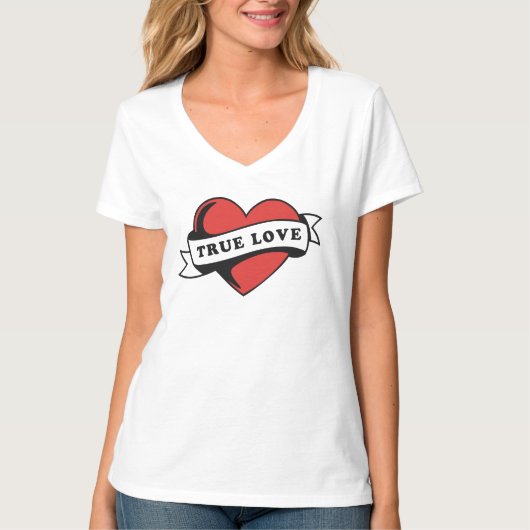 トゥルーラブタトゥーハート | クラシックロマンスデザイン Tシャツ (正面)