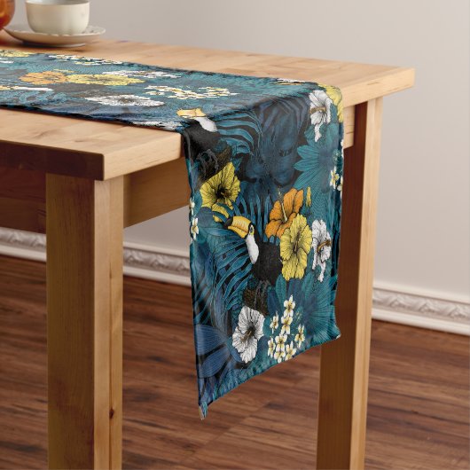 トゥーカンと熱帯植物、青、黄、オレンジ ショートテーブルランナー (インサイチュ)