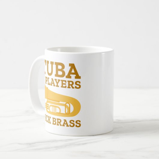 トゥーバプレイヤーズ真鍮をキック コーヒーマグカップ (正面左)