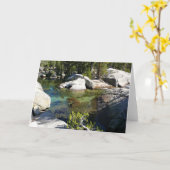 トゥールムネメドウズのトゥールムネ川、ヨセミテ、カリフォルニア州 カード (黄色い花)