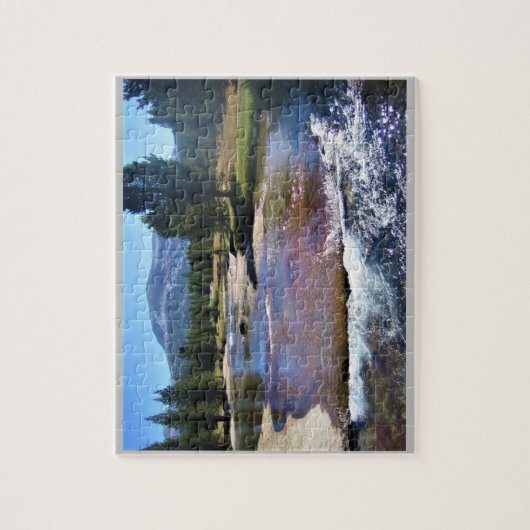 トゥールムネメドウズのトゥールムネ川、ヨセミテ、カリフォルニア州 ジグソーパズル (縦)