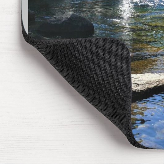 トゥールムネメドウズのトゥールムネ川、ヨセミテ、カリフォルニア州 マウスパッド (コーナー)