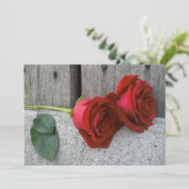 トゥーレッドローズ&バーンウッドウェディング招待 招待状 (スタンド正面)