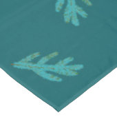 トウヒの小枝 – 緑の森の香り テーブルクロス (アングル)