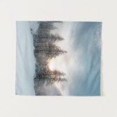 トウヒの木の後ろの太陽 タペストリー (正面(横))