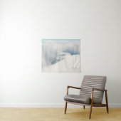 トウヒの森の山々の上で雲が晴れている タペストリー (インサイチュ(横))