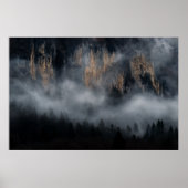 トウヒの森を通る霧の山 ポスター (正面)