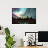 トウヒの黒い森の上の北の光 ポスター (ホームオフィス)