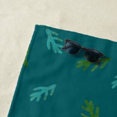 トウヒ小枝 – 森の香り ビーチタオル (インサイチュ)