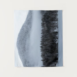 トウヒ転が林に霧が立つ タペストリー