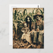 トウモロコシ畑のホラー写真の不気味なかかし一家 ポストカード (正面/裏面)