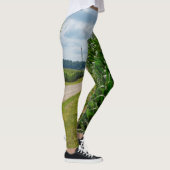 トウモロコシ畑の横に レギンス (右)