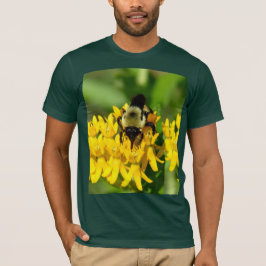 トウワタの花で食事をするミツバチ Tシャツ