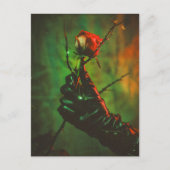 トゲを持つ手の中の暗いオカルトのゴシックバラ ポストカード (正面)