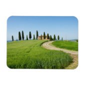 トスカニーにヒノキの木があるファームヴィラ マグネット (横)