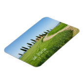 トスカニーにヒノキの木があるファームヴィラ マグネット (左側)