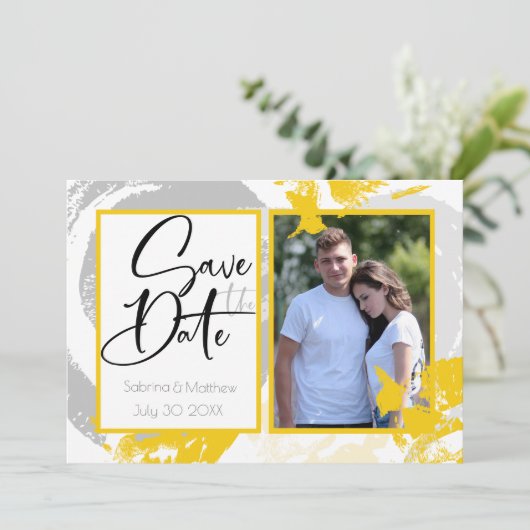 トスカーナの黄色い灰色のブラシストローク日付を保存 招待状 (スタンド正面)