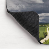 トスカーナ地方の道路と嵐の雲。 マウスパッド (コーナー)