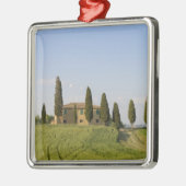 トスカーナ州シエナ州バルドルシア、ピエンザ メタルオーナメント (左)