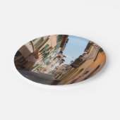 トスカーナ村の古いファサードと狭い通り ペーパープレート (アングル)