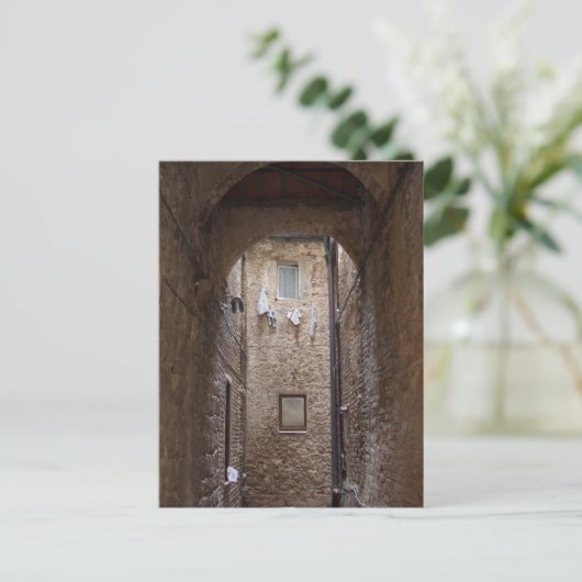 トスカーナ葉書で洗濯物を乾燥させる ポストカード (スタンド正面)