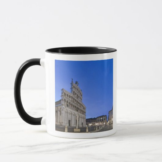 トスカーナ、ルッカ、夜明けのサン・ミケーレ広場 マグカップ (左)