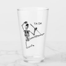 トップハットをかぶったダンシングスケルトンのビールジョッキ