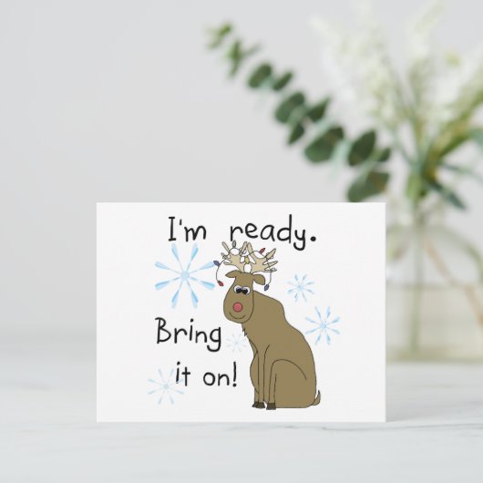 トナカイがクリスマスTシャツとギフトに向かう シーズンポストカード (スタンド正面)