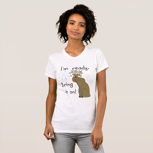 トナカイがクリスマスTシャツとギフトに向かう Tシャツ (正面フル)