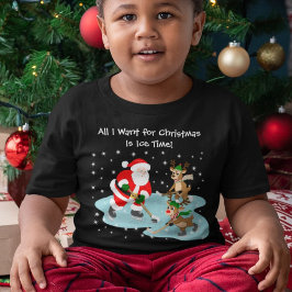 トナカイとホッケーするサンタのクリスマス トドラーTシャツ