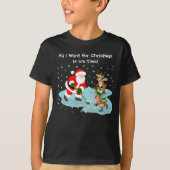 トナカイとホッケーするサンタのクリスマス Tシャツ (正面)