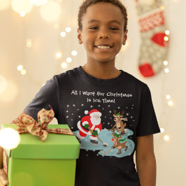 トナカイとホッケーするサンタのクリスマス Tシャツ