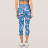 トナカイと鳥の模様の青い赤い白 カプリレギンス (裏面)