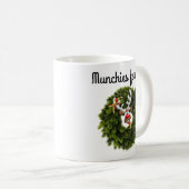 トナカイのためのグリーンモミの木のムンチ コーヒーマグカップ (正面右)