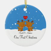 トナカイのカップル私達の初めてのクリスマスのオーナメント セラミックオーナメント (正面)