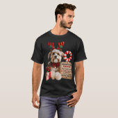 トナカイのツノと蝶ネクタイをつけたかわいい小型犬 Tシャツ (正面フル)