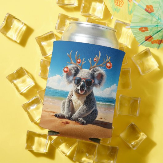 トナカイのツノと飾りをつけたビーチのコアラ 缶クーラー (インサイチュ 夏)
