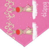 トナカイのピンクのクリスマスの名前入りな姓 テーブルクロス (アングル)