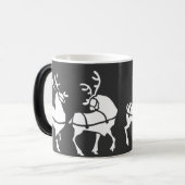 トナカイのマグのコーヒーカップのお祝いの青いクリスマスのコップ モーフィングマグカップ (正面左)