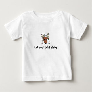 トナカイは、あなたの軽い輝やきを可能にしました ベビーTシャツ
