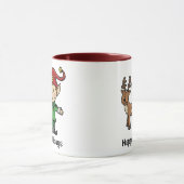 トナカイ及び小妖精や小人の幸せな休日のマグ マグカップ (中央)