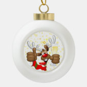トナカイ飲スおもしろいクリスキャラクター セラミックボールオーナメント (正面)