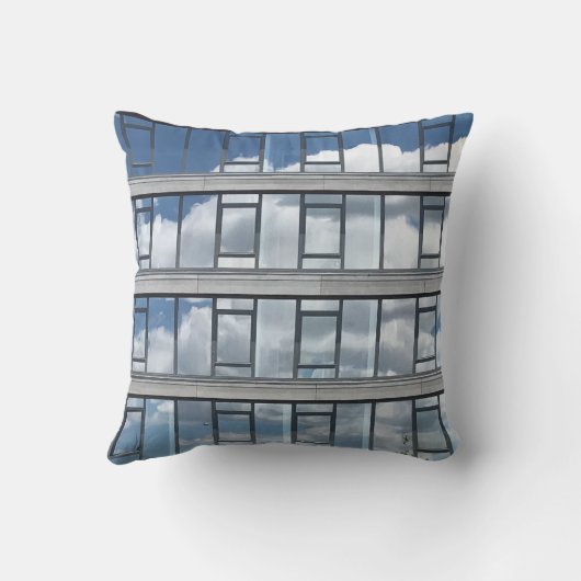 トニー·チミノの雲を映した枕 クッション (裏面)