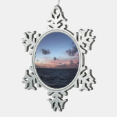 トバカリブのゴ近郊の風光明媚な夕日 スノーフレークピューターオーナメント (右)