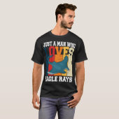 トビエイを愛するただの男 Tシャツ (正面フル)
