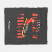 トボガン・ウィンタースポーツ・アドベンチャーに巨匠がいる フリースブランケット (正面(横))