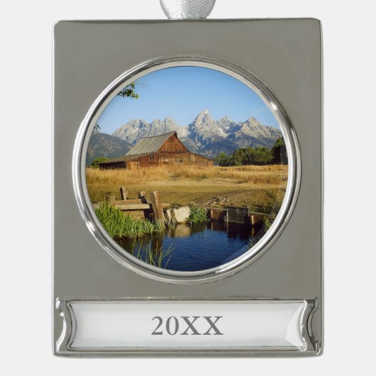 トマスA. Moulton Barn シルバープレートバナーオーナメント (正面)