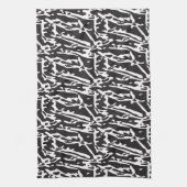 トマトを含む新鮮な野菜。 キッチンタオル (縦)