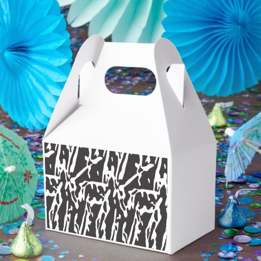 トマトを含む新鮮な野菜。 フェイバーボックス (パーティー)