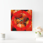 トマトオンザつる植物 スクエア壁時計 (ホーム)